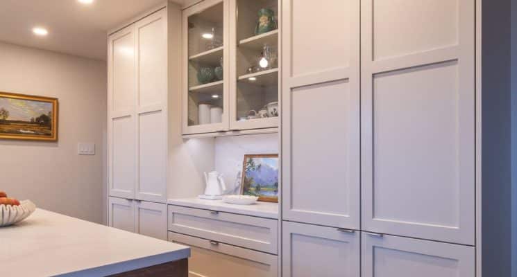 Modern Paint & White Oak Kitchen - Gibsonia, PA